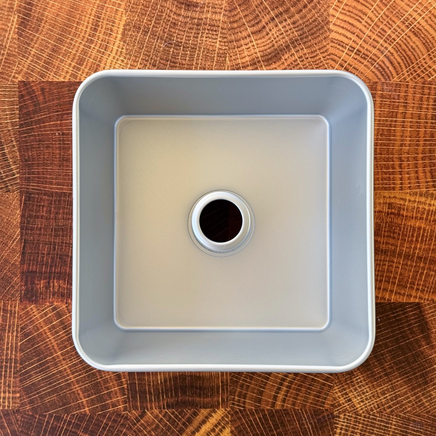 One-Piece 18 Cup Square Tube Cake Pan