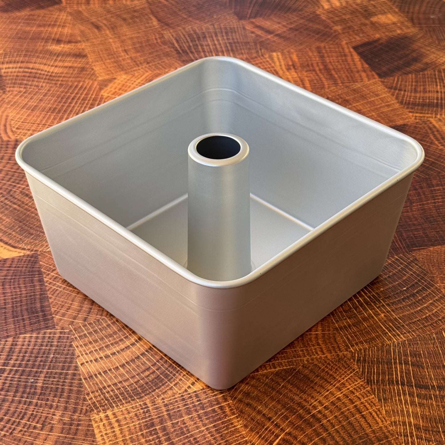 One-Piece 18 Cup Square Tube Cake Pan