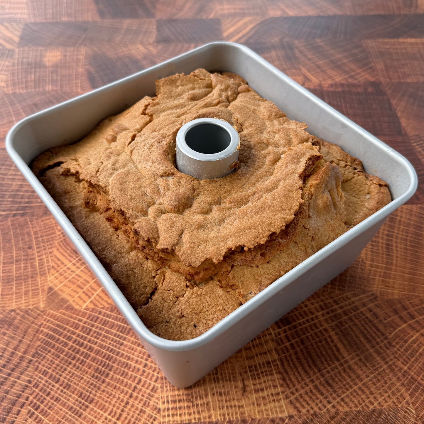 Two-Piece 18 Cup Square Tube Cake Pan